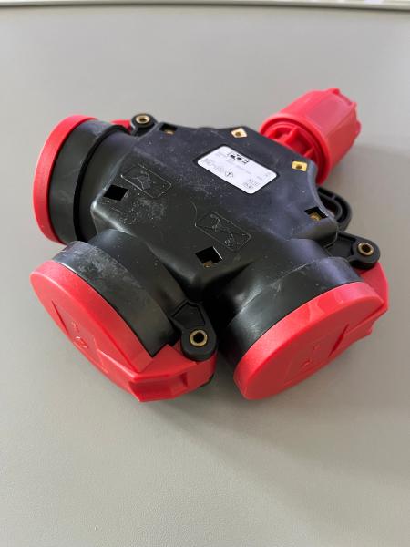 PCE 3-Wegekupplung Vollgummi mit Klappdeckel 253622-S , 250V, 16A, 2P+E, TPE, IP44